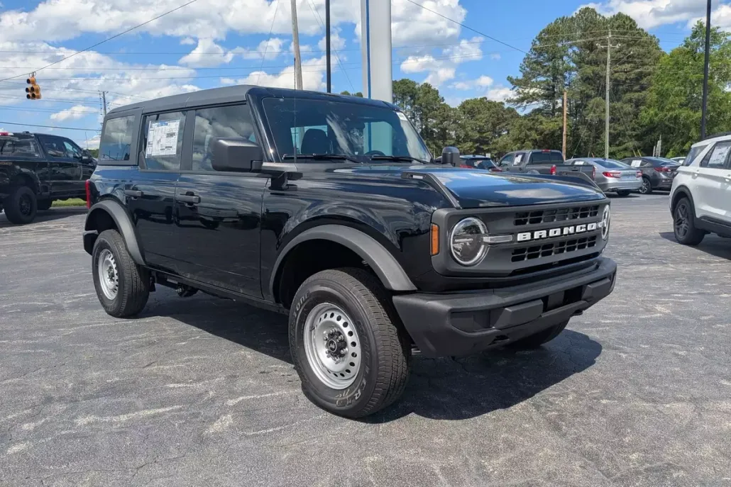 2025 Ford Bronco Base photo 1