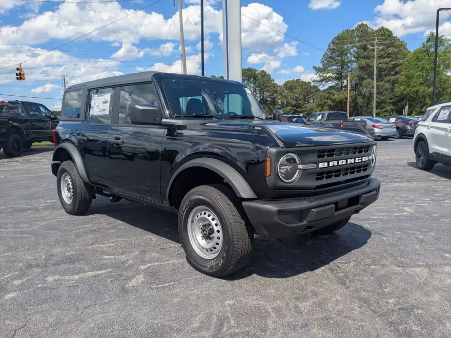 2025 Ford Bronco Base photo 1