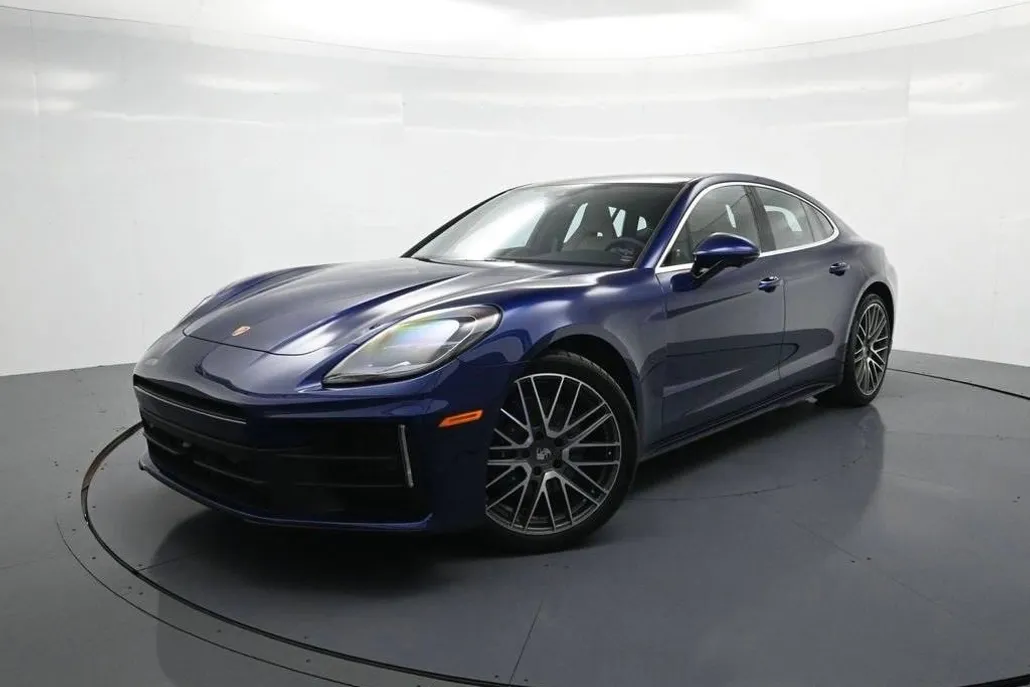 2025 Porsche Panamera 4 photo 1