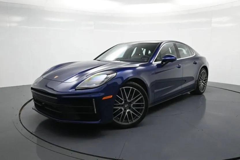 2025 Porsche Panamera 4 photo 1
