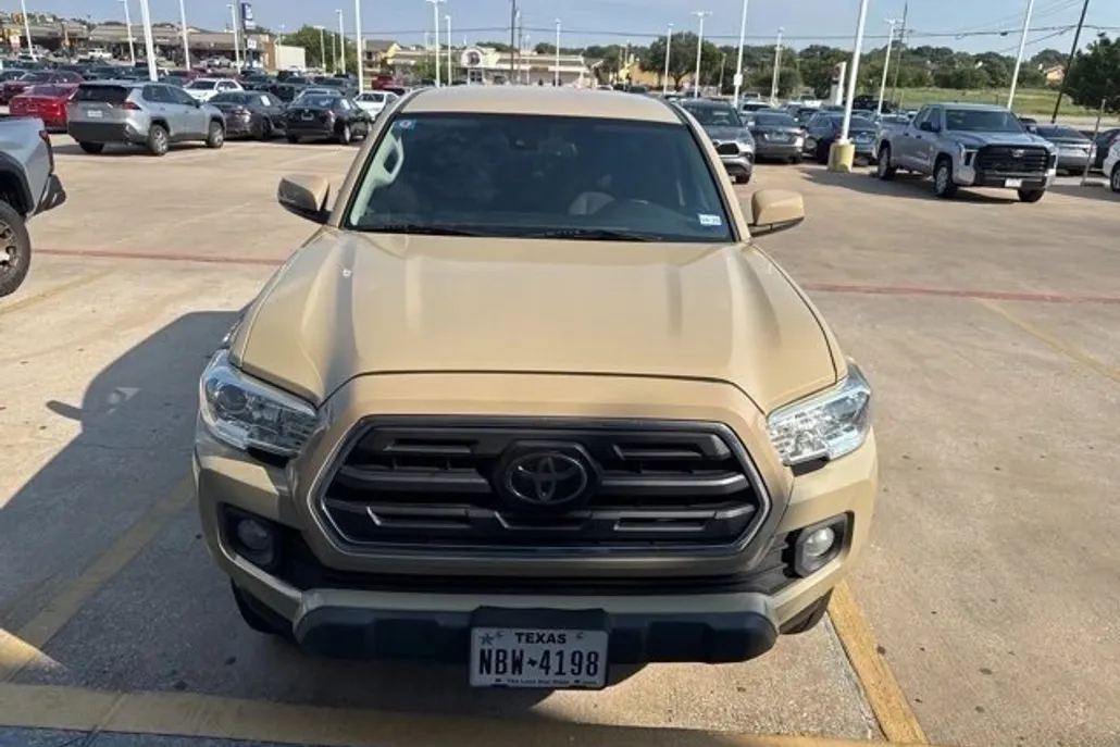 2019 Toyota Tacoma SR5 V6 photo 1