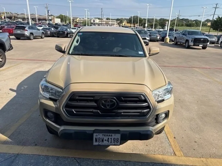 2019 Toyota Tacoma SR5 V6 photo 1