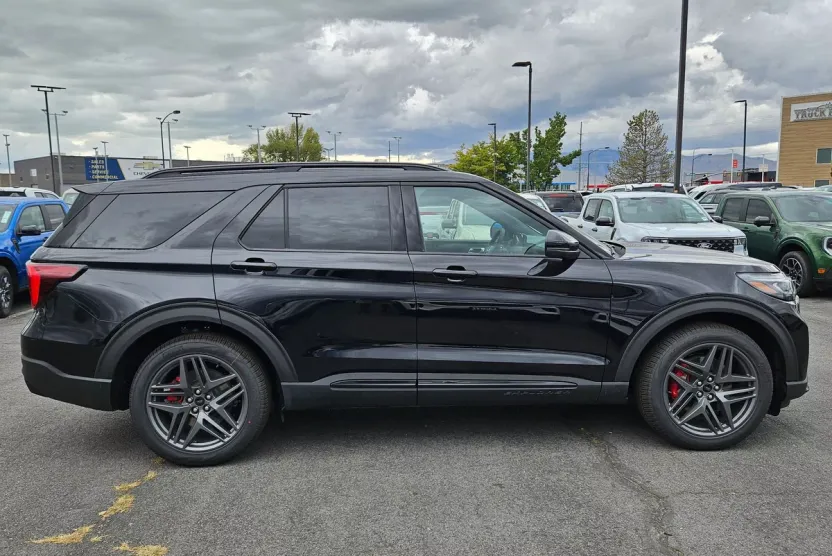 2025 Ford Explorer ST photo 1