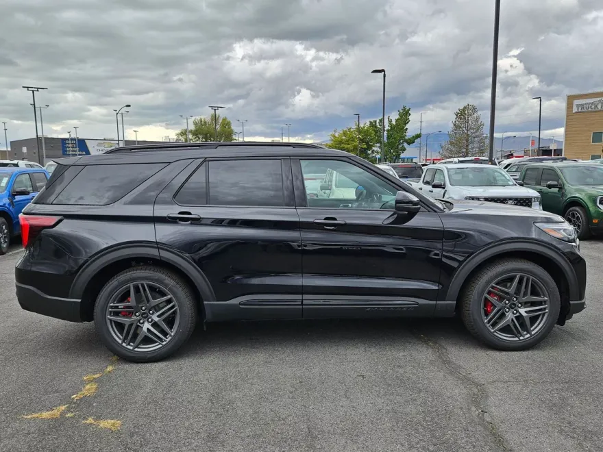 2025 Ford Explorer ST photo 1