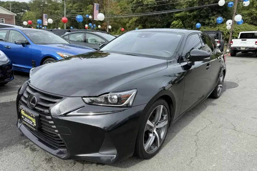 2019 Lexus IS 300 photo 1