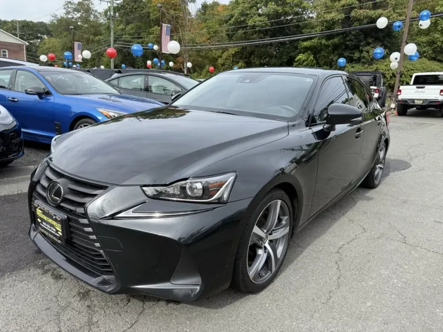 2019 Lexus IS 300 photo 1