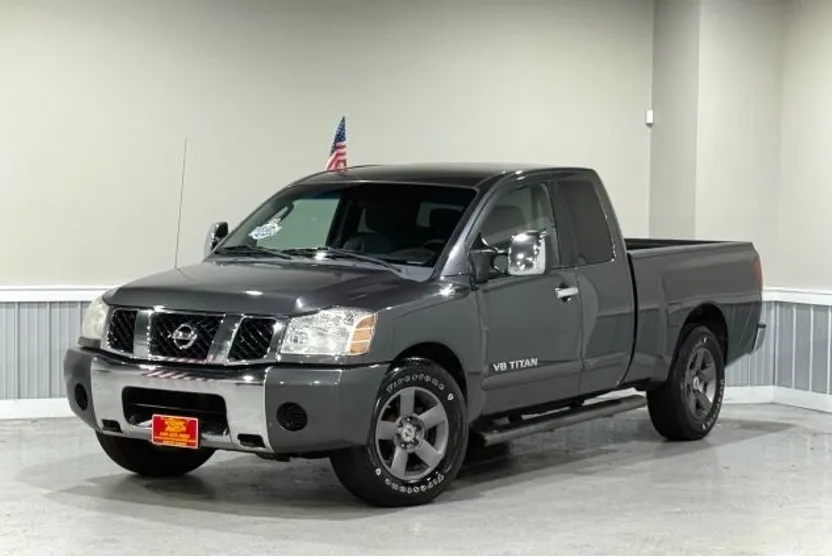 2005 Nissan Titan King Cab SE photo 1