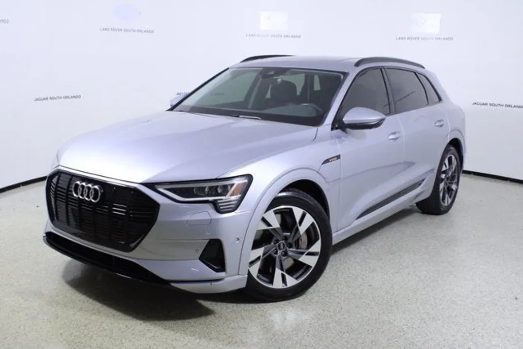 2022 Audi e-tron Premium photo 1