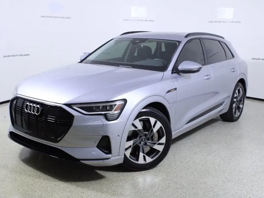 2022 Audi e-tron Premium photo 1