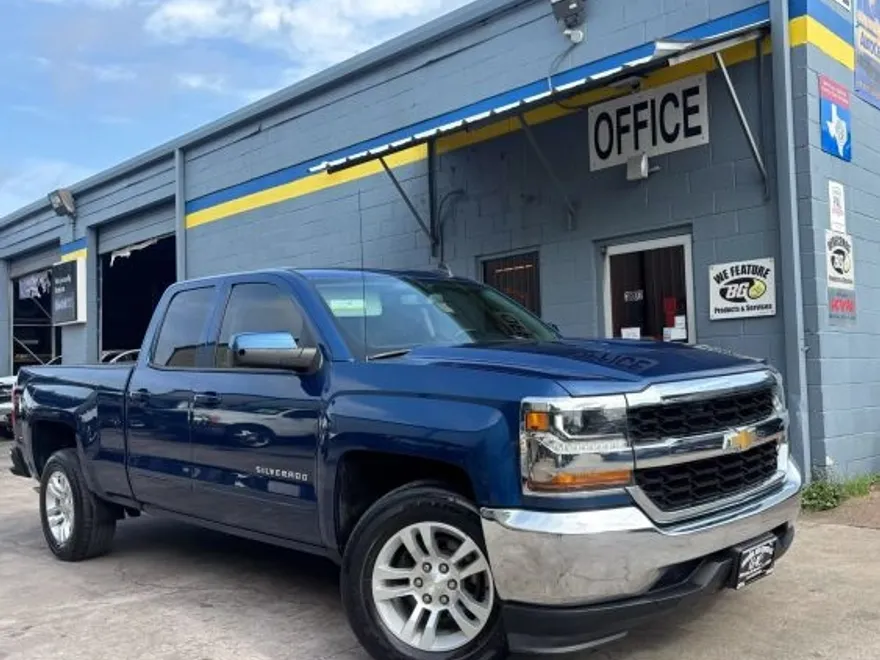 2017 Chevrolet Silverado 1500 LT photo 1