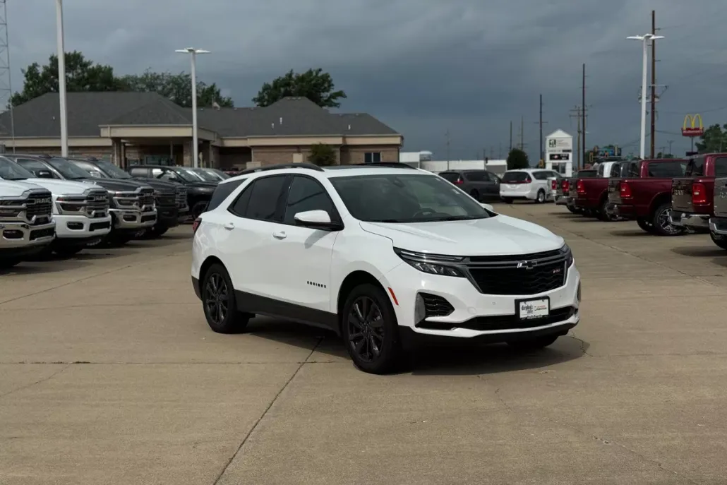 2023 Chevrolet Equinox RS photo 1