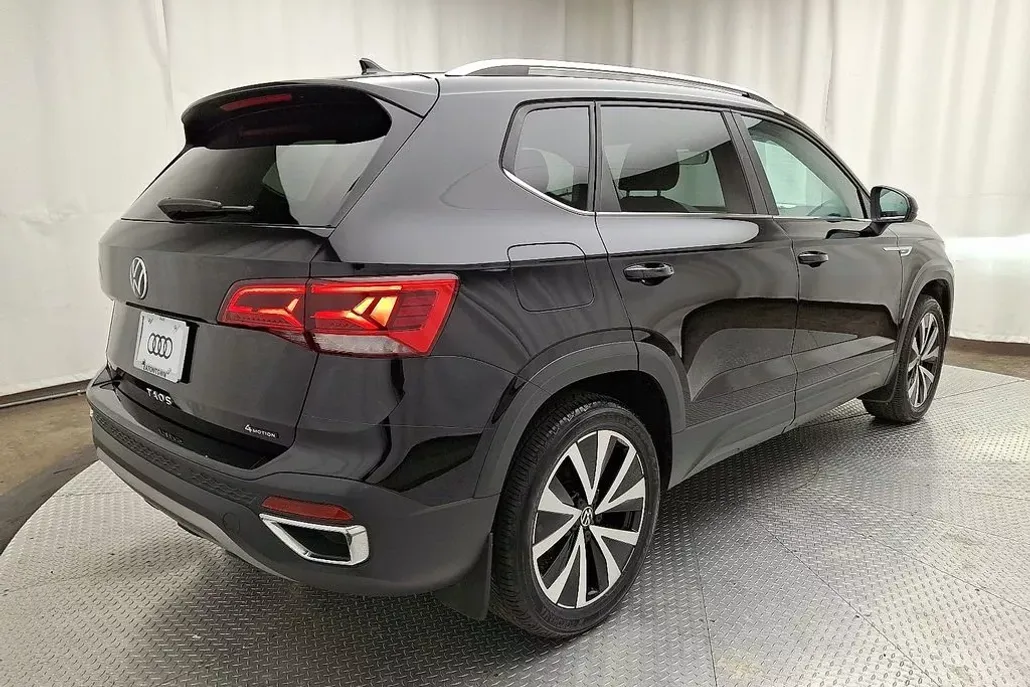 2022 Volkswagen Taos SE photo 1