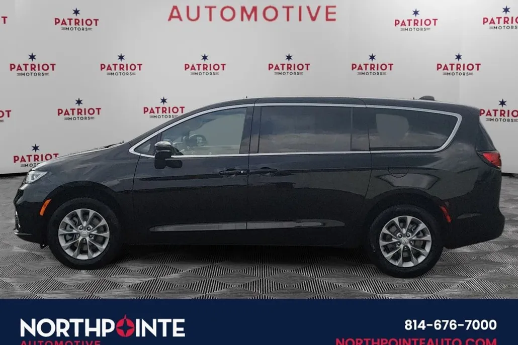 2026 Chrysler Pacifica photo 1