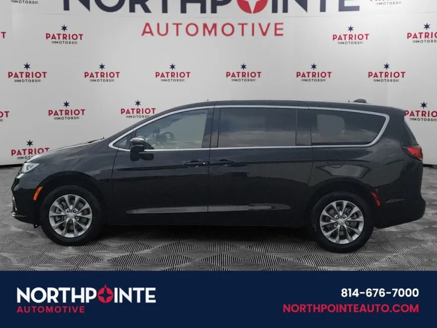 2026 Chrysler Pacifica photo 1