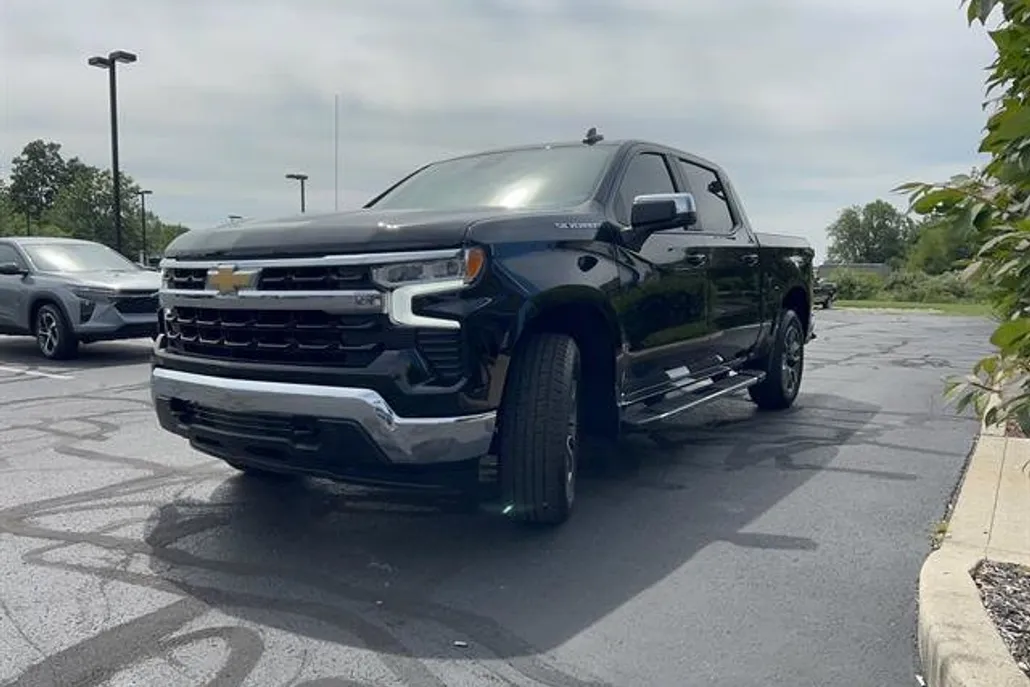 2023 Chevrolet Silverado 1500 LT photo 1