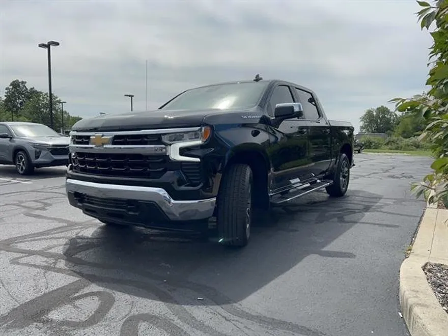 2023 Chevrolet Silverado 1500 LT photo 1