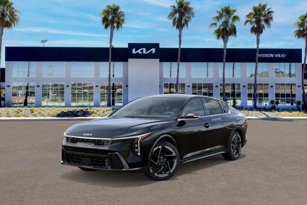 2025 Kia K4 GT-Line photo 1