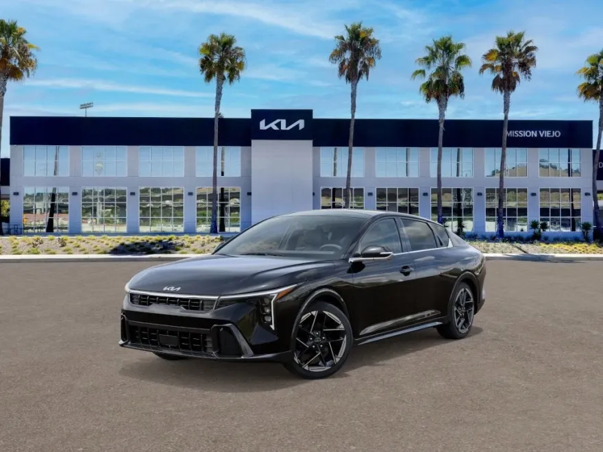 2025 Kia K4 GT-Line photo 1