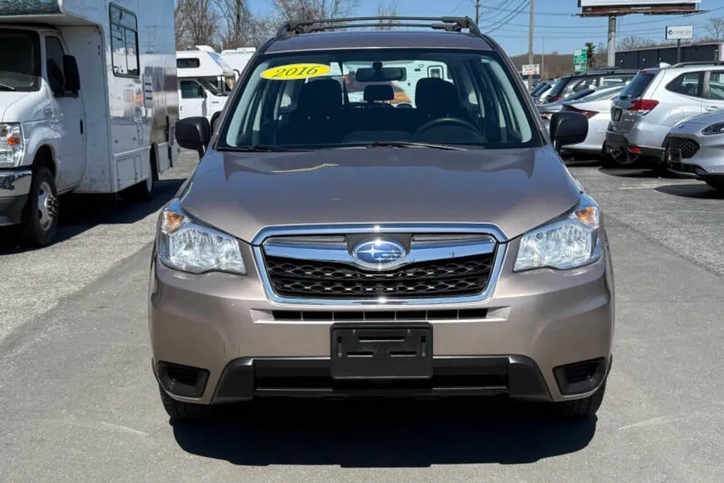 2016 Subaru Forester 2.5i photo 1
