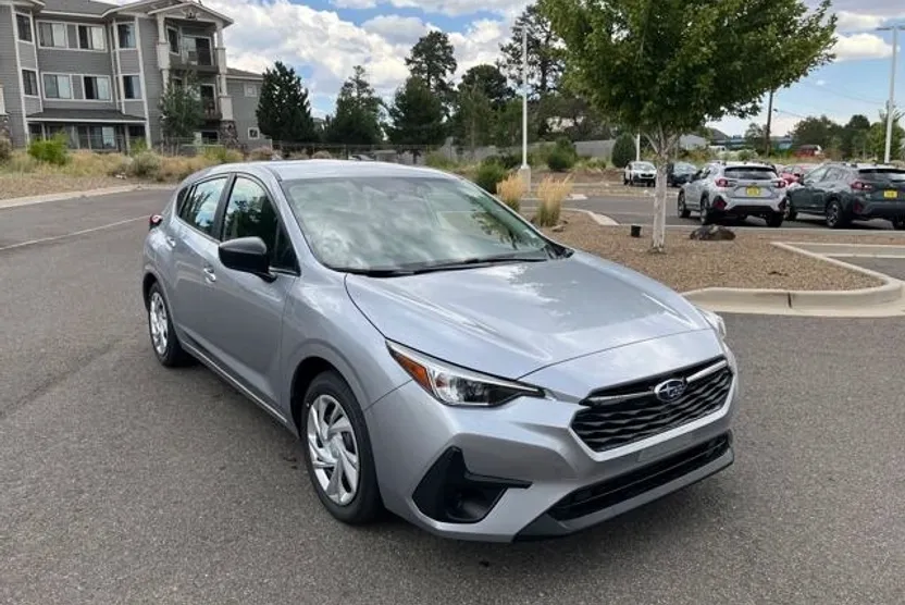 2025 Subaru Impreza Base photo 1