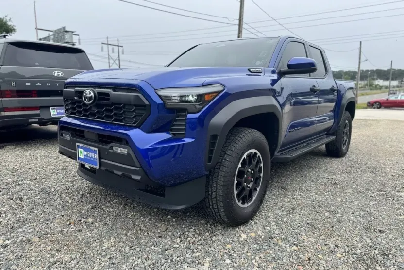 2025 Toyota Tacoma photo 1
