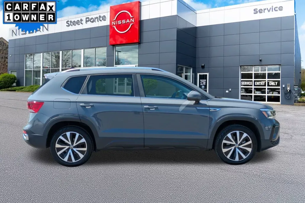 2022 Volkswagen Taos SE photo 1