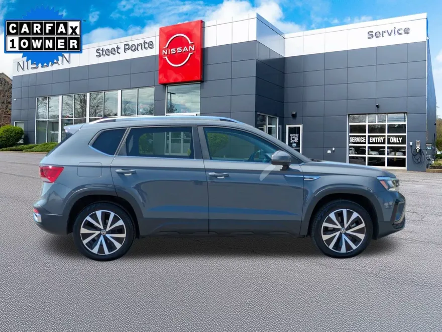 2022 Volkswagen Taos SE photo 1