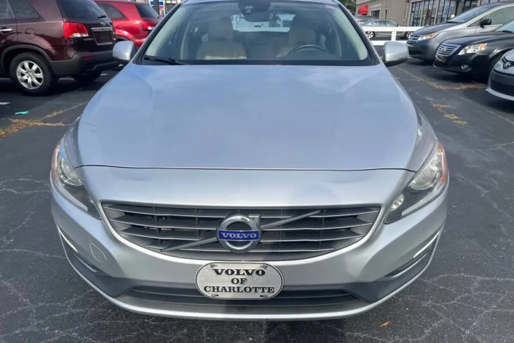 2017 Volvo V60 T5 Premier photo 1