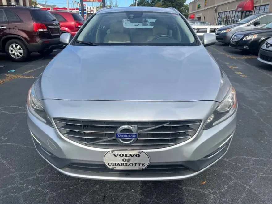 2017 Volvo V60 T5 Premier photo 1