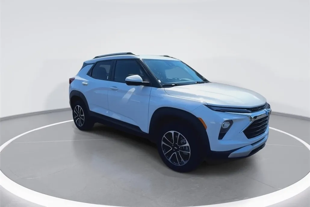 2024 Chevrolet Trailblazer LT photo 1