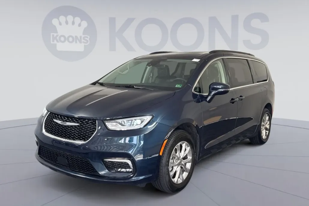 2022 Chrysler Pacifica Touring L photo 1