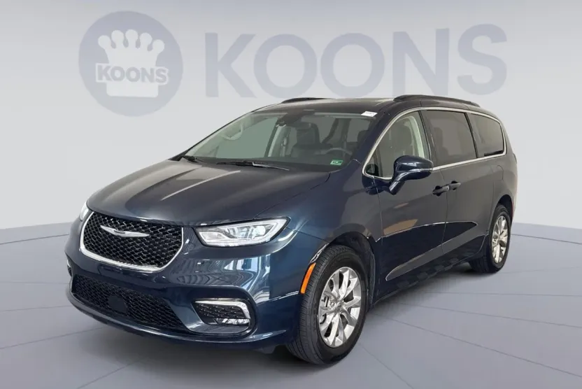 2022 Chrysler Pacifica Touring L photo 1