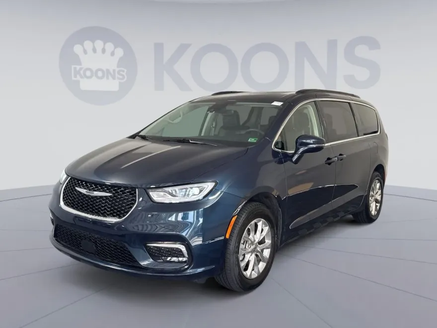 2022 Chrysler Pacifica Touring L photo 1