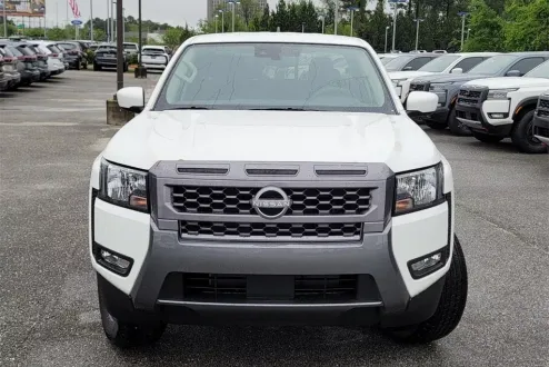 2025 Nissan Frontier SV photo 3