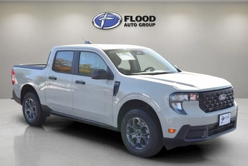 2025 Ford Maverick XLT photo 1