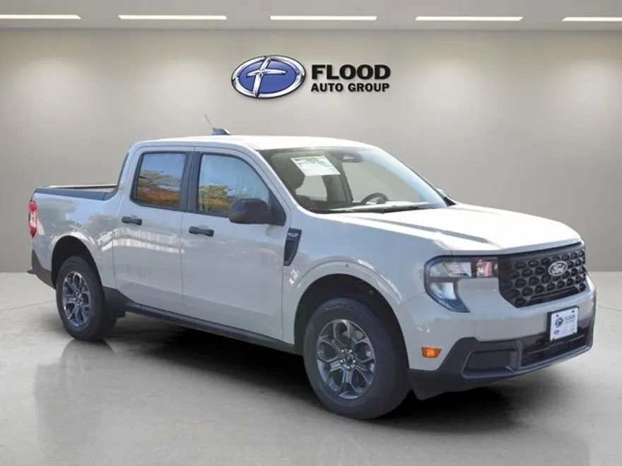 2025 Ford Maverick XLT photo 1