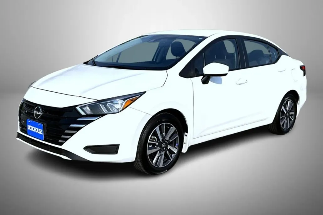 2024 Nissan Versa 1.6 SV photo 1