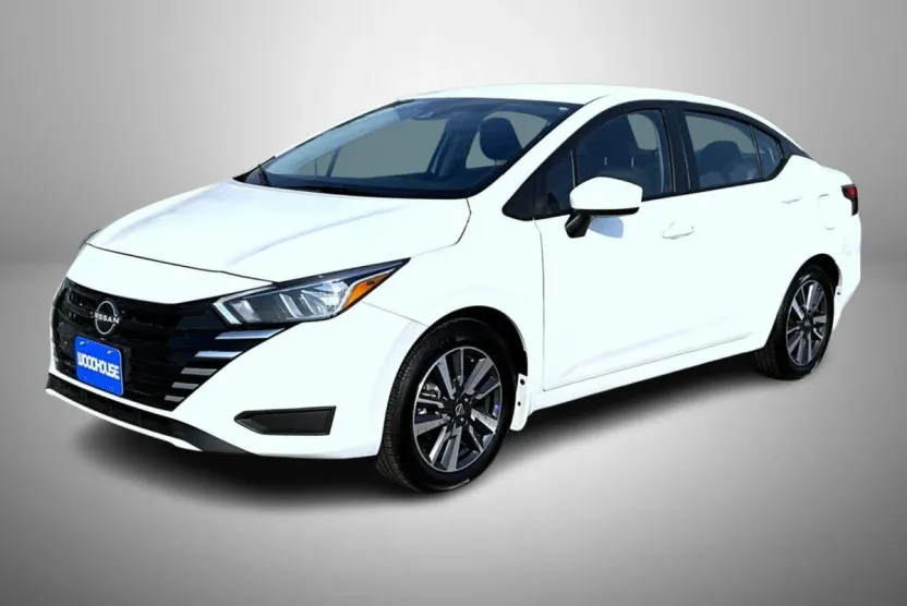 2024 Nissan Versa 1.6 SV photo 1