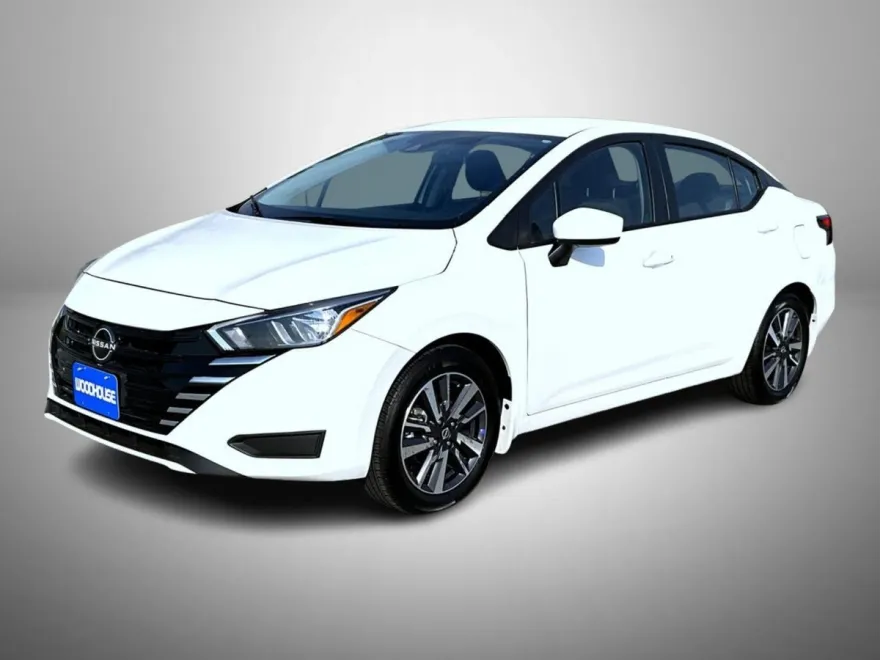 2024 Nissan Versa 1.6 SV photo 1