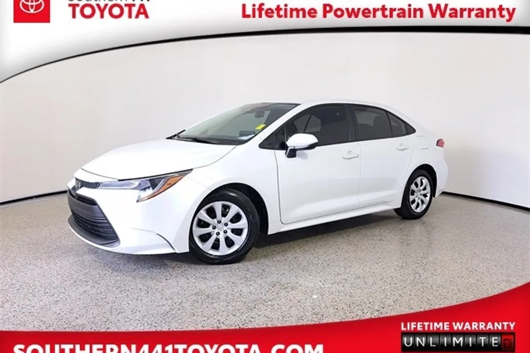 2025 Toyota Corolla LE photo 1