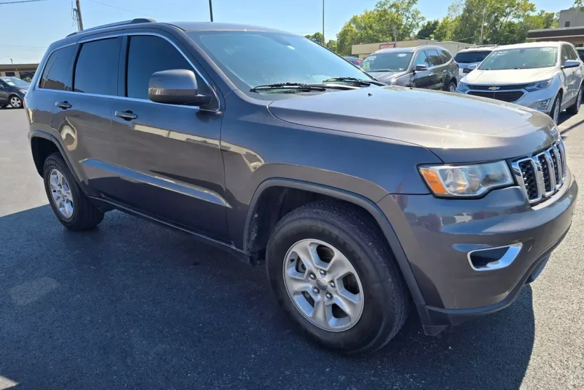 2017 Jeep Grand Cherokee Laredo Sport photo 1