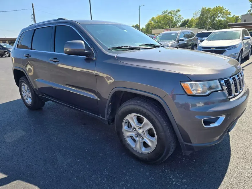 2017 Jeep Grand Cherokee Laredo Sport photo 1