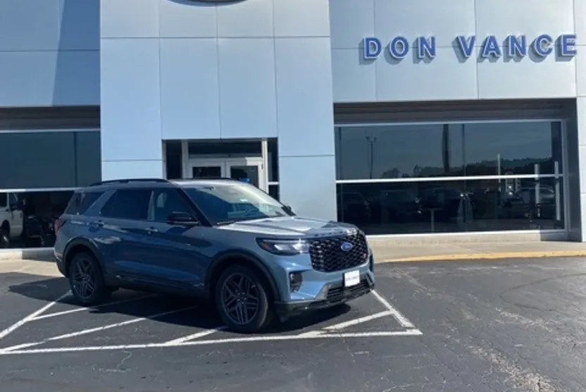 2025 Ford Explorer ST photo 1