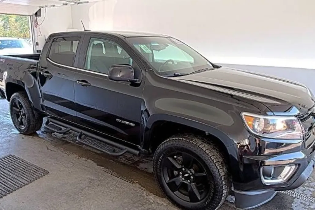 2017 Chevrolet Colorado LT photo 1