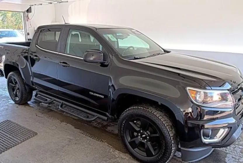 2017 Chevrolet Colorado LT photo 1