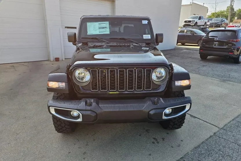 2025 Jeep Gladiator Sport photo 1