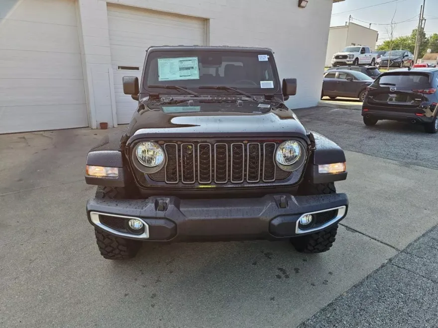 2025 Jeep Gladiator Sport photo 1