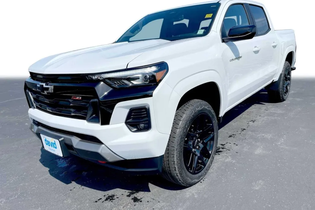2025 Chevrolet Colorado Z71 photo 1