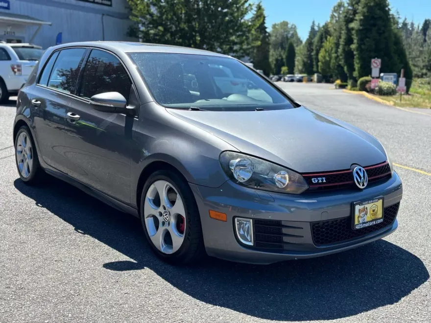 2010 Volkswagen Golf GTI photo 1