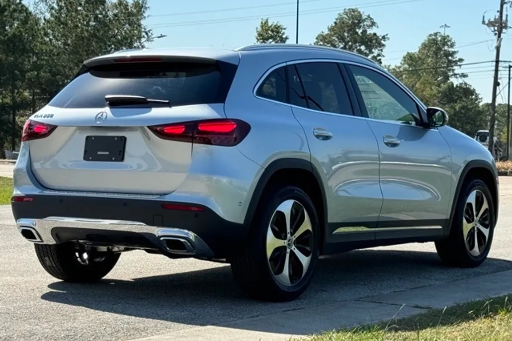 2025 Mercedes Benz GLA 250 photo 1